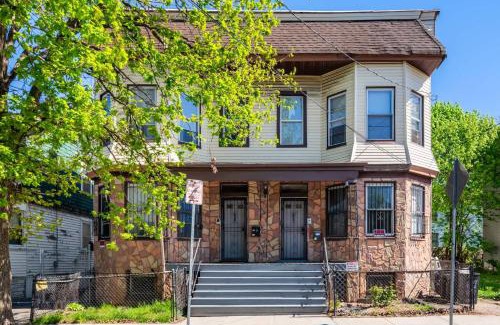 Ampere Appartement | Newark 3BR Gem - Near NYC - & Attractions