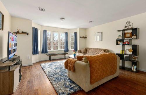 Newark Maison | Newark Gem Pearl 3BR, 2BA - Sleeps 10 - Walk to Prudential Center and Newark Penn Station, Near EWR and American Dream Mall, includes WiFi - Laundry - Backyard - Gym