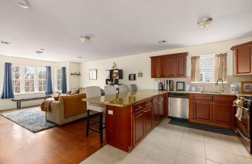 Newark Maison | Newark Gem Pearl 3BR, 2BA - Sleeps 10 - Walk to Prudential Center and Newark Penn Station, Near EWR and American Dream Mall, includes WiFi - Laundry - Backyard - Gym