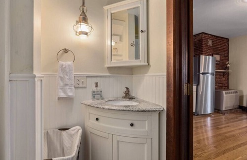 Newburyport Appartement | Newburyport Flat Downtown Living King Bed