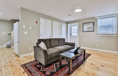 Newburyport Appartement | Newburyport River View Brick Two Story Apartment