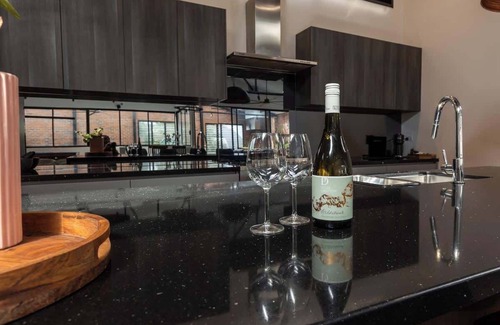 Newcastle West Maison | Newcastle CBD Penthouse | Spa & Entertainment
