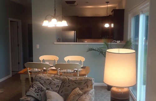 Rensselaer Appartement | Plus récent 2 chambres 1 salle de bain avec garage attenant et laveuse / sécheuse gratuit dans un super