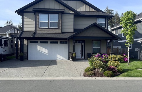 Langford Appartement | Newer private cozy 1 bdrm suite located 5 mins from all amenities.