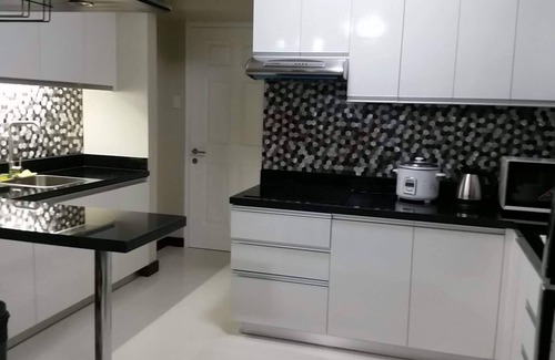Ermita Night District Copropriété | PLUS RÉCENT AMÉLIORÉ 2 CHAMBRES ENTIÈREMENT MEUBLÉ avec wifi