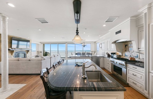 Hollywood Beach Maison | Newer Villa ON THE SAND 7beds 6baths, Elevator, 5-car parking!