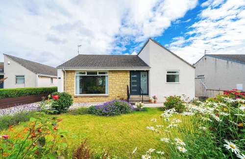 Glenisla Chalet De Ski | Newhall Gardens - Botanic Bliss