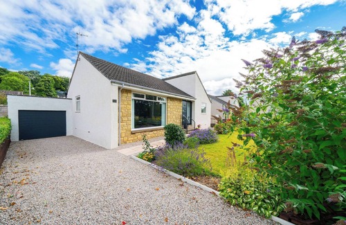 Glenisla Chalet De Ski | Newhall Gardens - Botanic Bliss