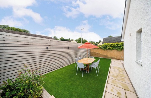 Glenisla Chalet De Ski | Newhall Gardens - Botanic Bliss