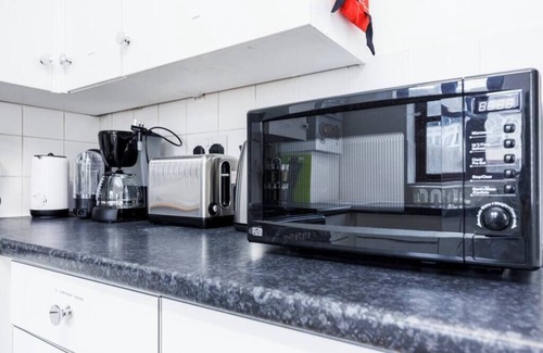 Custom House Maison | Newham Excel E16 - 2 bed 1 bath House w Parking