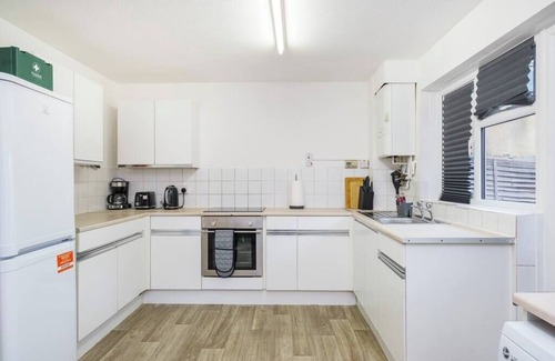 Custom House Maison | Lovely 3 Bed 1.5 Bath House nr Excel Centre wt Parking (1 Vehicle) Sleeps 8