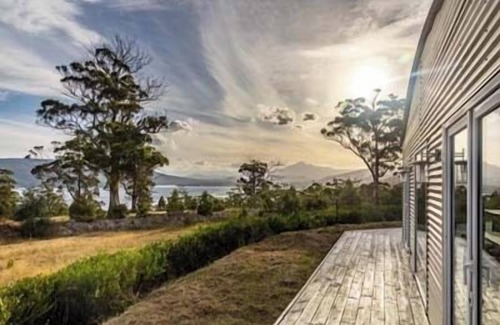 Dover Maison | NewHaven, private retreat overlooking Dover Bay