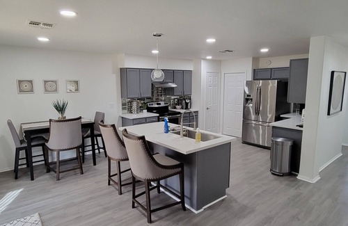 Westwind Maison | Newley remodeled 3 bed/2bath heated pool , pool table.