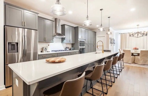 Upper Marlboro Maison | Newly and lavishly furnished 3-bedroom townhome in Bowie to enjoy your stay