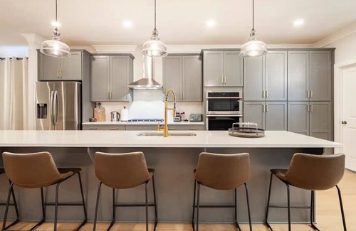 Upper Marlboro Maison | Newly and lavishly furnished 3-bedroom townhome in Bowie to enjoy your stay