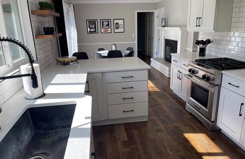 Kalamazoo Maison | "Newly appointed 3-bedroom home w/ AC, WiFi, 2.5 car garage, and large lawn!"