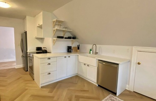 The Beaches Appartement | Newly Available 3rd-Floor Suite with Beach & Lake Access