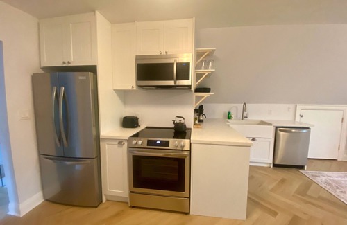 The Beaches Appartement | Newly Available 3rd-Floor Suite with Beach & Lake Access