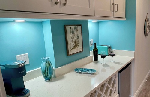 Jupiter Bay Copropriété | Newly Available Jupiter Bay Condo 3rd Floor Views of Ponds hosted by A&E Hosts!