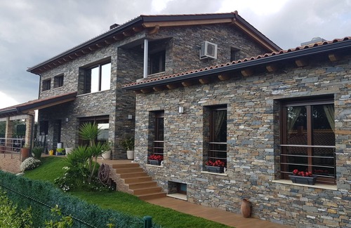 Santa Cristina de Aro Maison | maison neuve finitions de luxe de 3 étages 145 mètres et piscine