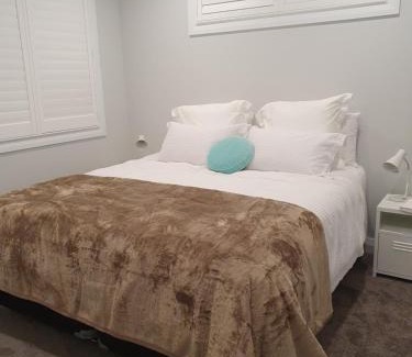Khandallah Appartement | Newly built 1 bedroom unit in central Khandallah