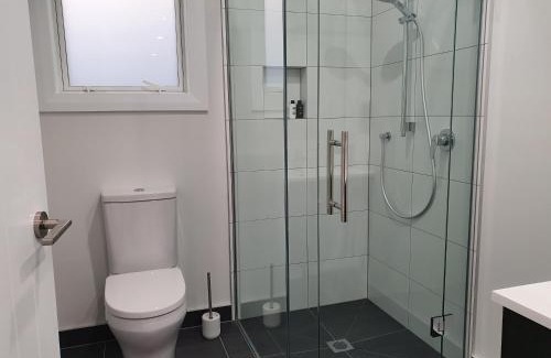 Khandallah Appartement | Newly built 1 bedroom unit in central Khandallah