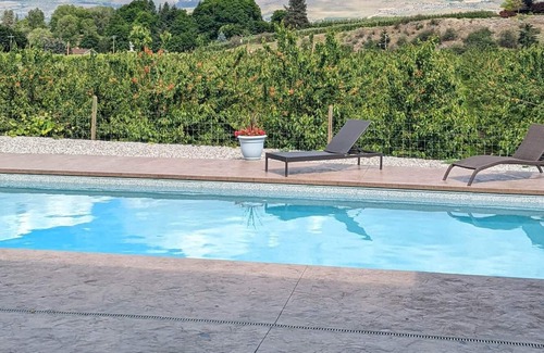 Dilworth Mountain Estates Maison | Newly built 4 bedroom / 5 Bath home with Private 40 ft. pool (Central Kelowna)