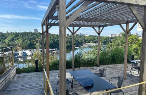 Blockhusudden Appartement | Newly built bright apartment, close to everything If you want to visit Stockholm, you will find the perfect accommodation here! Ferry line 80 makes it very convenient and easy to get to the city center