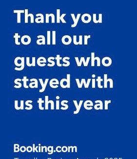 Paharganj Hôtel | Newly Built Gold The Royal With Rooftop Restaurant - 2Mins Walk From New Delhi Rail Station & 5Mins from Connaught Place