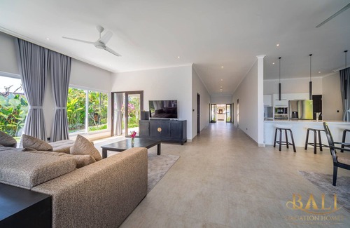 Dencarik Villa | Nouveau à louer: Holiday Beachfront Villa Lovina Beach, petit déjeuner GRATUIT!