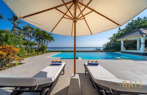 Dencarik Villa | Nouveau à louer: Holiday Beachfront Villa Lovina Beach, petit déjeuner GRATUIT!
