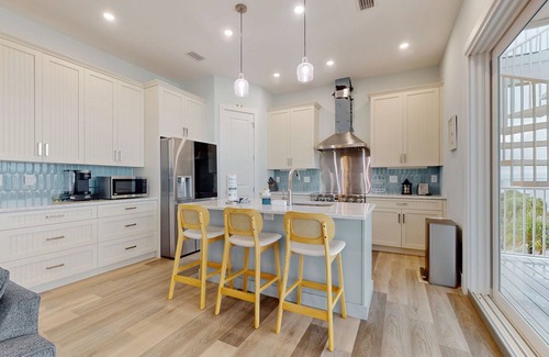 Navarre Beach Maison | Newly built home near beach with sound view, balcony, WiFi, W/D & AC