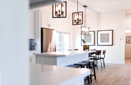 Gold Canyon Maison | Newly Built Home with Mountain Views perfect for your next Desert Escape