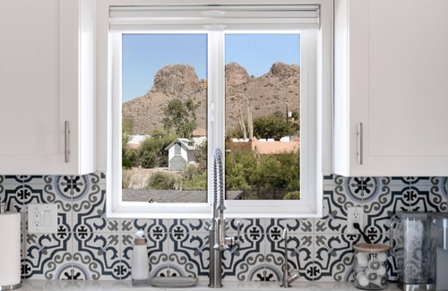 Gold Canyon Maison | Newly Built Home with Mountain Views perfect for your next Desert Escape