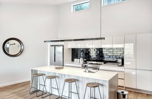 Fernhill Maison | Newly Built Luxe House with Magnificent View