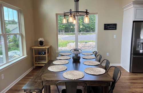 Sybertsville Maison | Newly built Luxury Mountain Chalet home offering spacious & comfortable living!