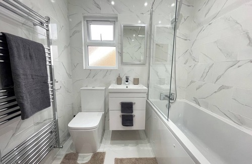 Redbridge Appartement | Newly Built Spacious 1 Bedroom Apartment