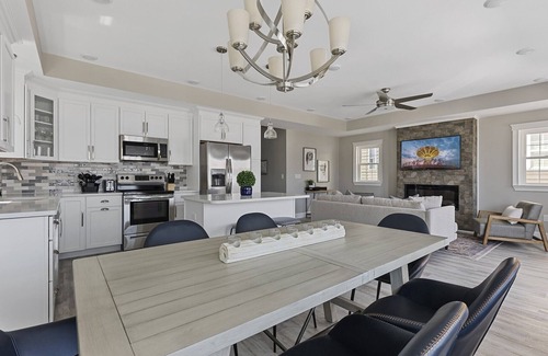 North End Maison | Newly Constructed 3BR, Steps from Beach w/ Parking