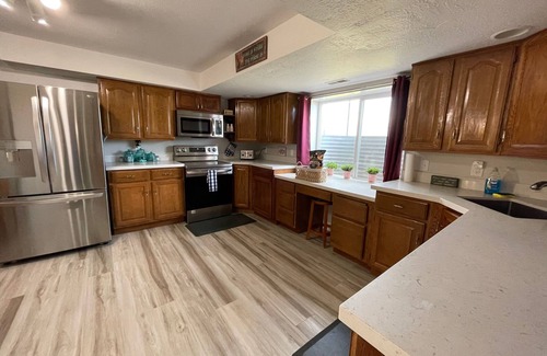 Bluffdale Appartement | Newly-Finished, Spacious, Country Basement Suite