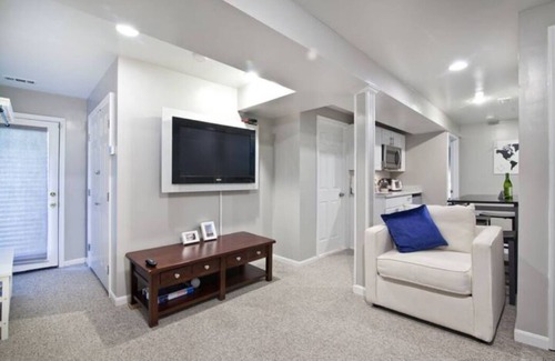 Brightwood Park Appartement | 1br neuf à Petworth, parking et cour.