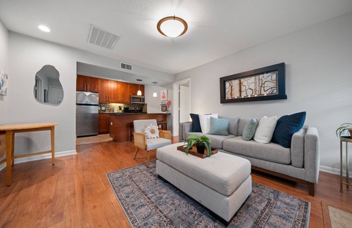 Allandale Copropriété | Newly furnished 2/2 bedroom condo in Centrally-located, delightful Austin