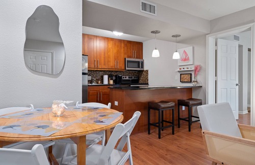 Allandale Copropriété | Newly furnished 2/2 bedroom condo in Centrally-located, delightful Austin