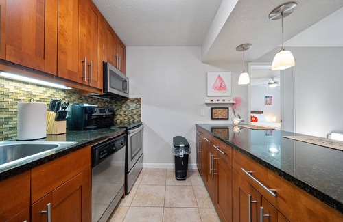 Allandale Copropriété | Newly furnished 2/2 bedroom condo in Centrally-located, delightful Austin