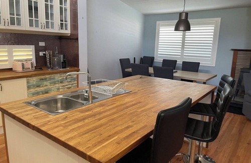 Fishing Point Maison | Newly furnished 4-bedroom house in fabulous Fishing Point with water views