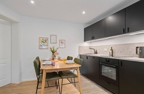 Eimsbuettel Appartement | Newly furnished apartment for up to 5 people