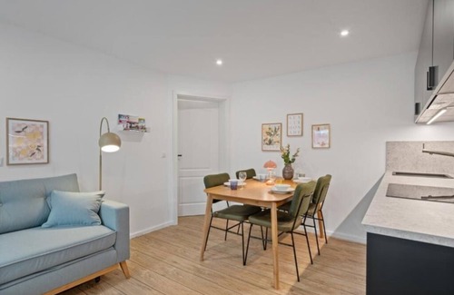 Eimsbuettel Appartement | Newly furnished apartment for up to 5 people