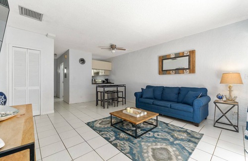 Paradise Island Copropriété | Nouvellement meublé 2 chambres, distance de marche de l'Atlantide!