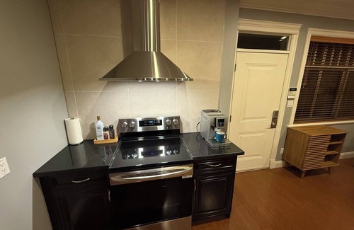 Arbutus Ridge Maison | Newly furnished King-bed Room1, shared bath and common space