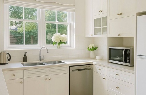 Toorak Maison | Newly Furnished Toorak Escape 3BR Garden