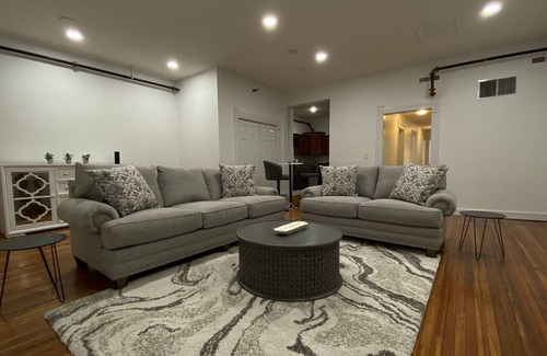 Joplin Appartement | Newly Listed, Stunning Downtown Loft